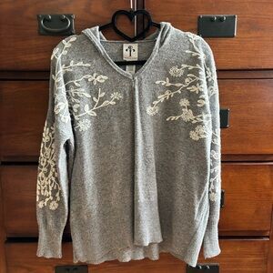 Rain + Rose Gray Knit Embroidered Floral Angora Blend Knit Hooded Sweater Sz S